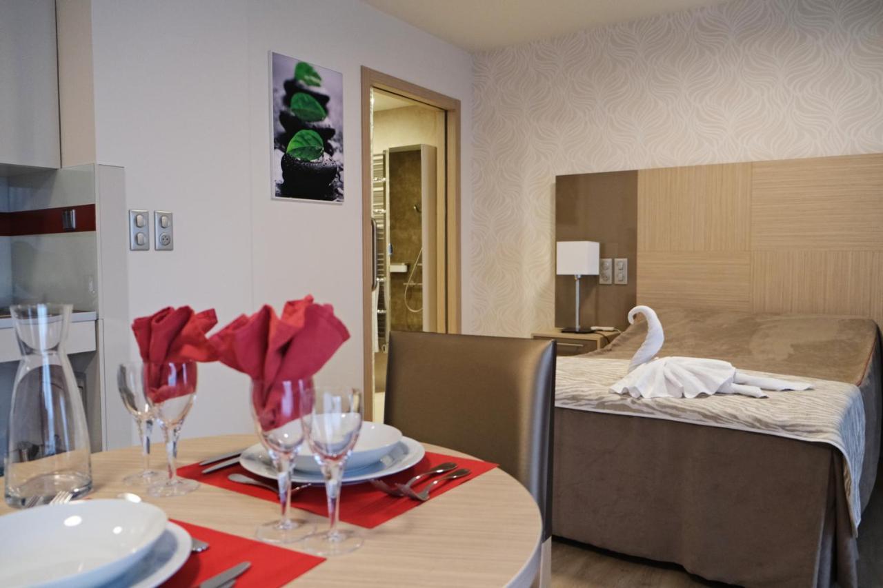 Zenao Montreuil- Croix De Chavaux Apartment Montreuil  Bagian luar foto